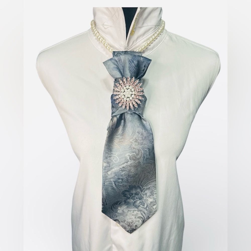 Sophisticated Silver/Gray/Blue Necktie with Pink Burst Brooch